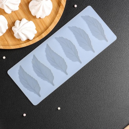 Силиконовый мат для отливки шоколада «Листочки», 6 ячеек, 22×9×0,3 см