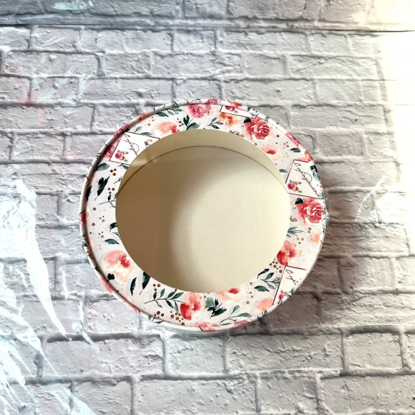 Коробка круглая с окном 16*7 см, с праздником/розы