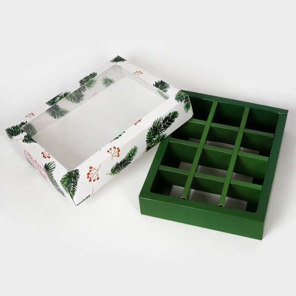 Коробка для 12 конфет  "Еловые ветки"
