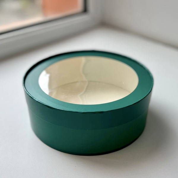 Коробка круглая с окном 16*7 см, зеленая матовая