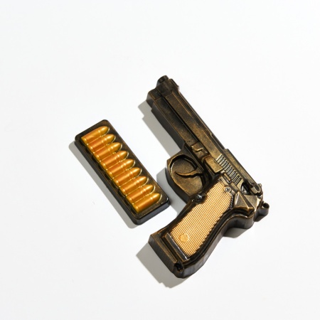 Форма пластиковая для шоколада "Пистолет и патронташ"