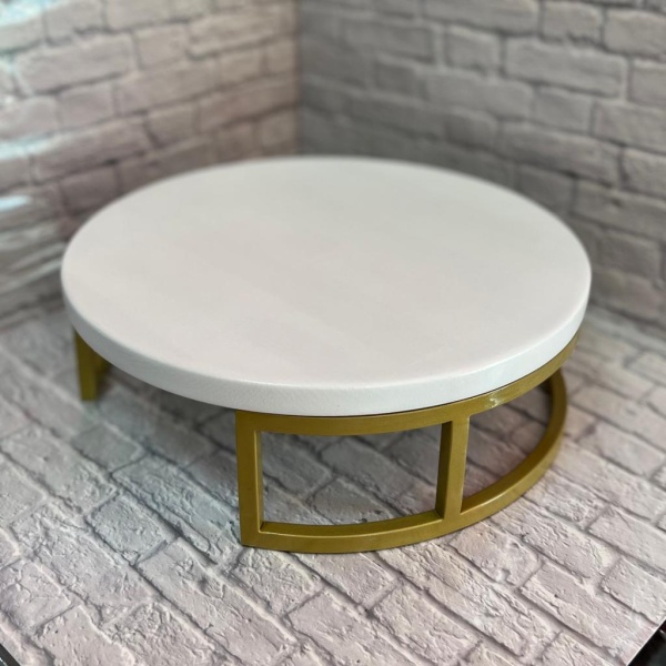 Тортовница деревянная на металлической ножке, d-30 см, h-9,5 см, белый/золото