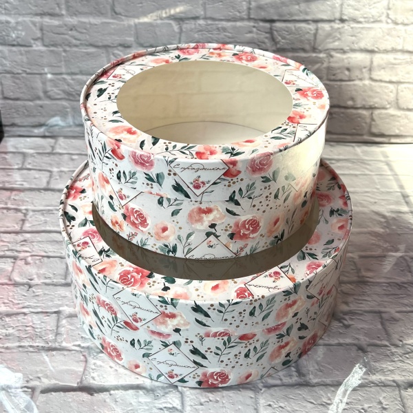 Коробка круглая с окном 16*7 см, с праздником/розы