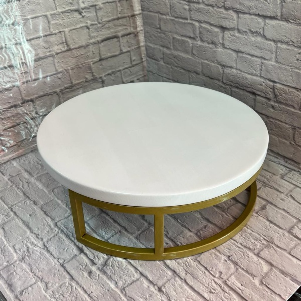 Тортовница деревянная на металлической ножке, d-30 см, h-9,5 см, белый/золото