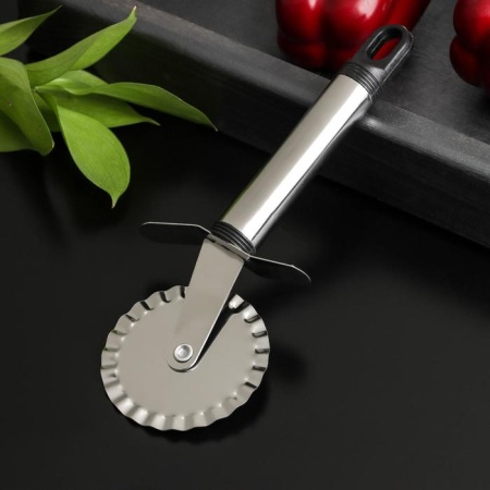 Нож для пиццы и равиолей Доляна «Помощник», 18 см, ребристый