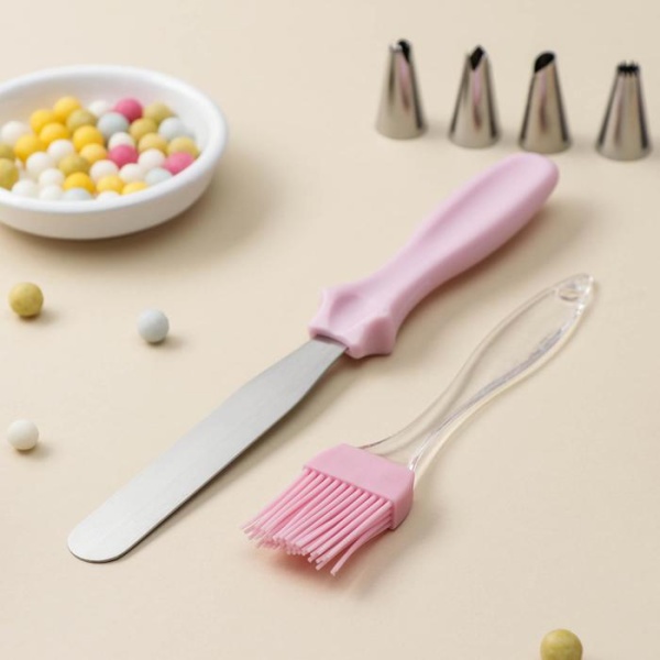Набор кондитерский Доляна, 9 предметов: лопатка 23 см, кисть 17 см, 5 насадок, пакет и адаптер, насадки