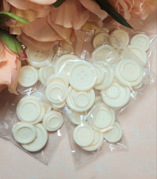 Фигурка из шоколадной глазури "Набор. Пуговицы", белый