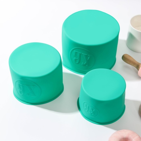 Набор форм для выпечки куличей «Куличики», 3 шт: 9,5×9,5×8 см, 12×12×9 см, 14×14×10 см, силикон