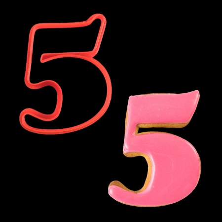Вырубка для пряника Цифры 5, размер 8 см, пластик